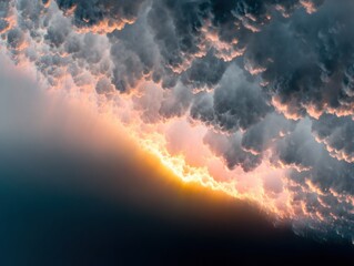 Fototapeta premium Dramatic cloudscape sunset