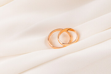 Presentation of a jewelry product.