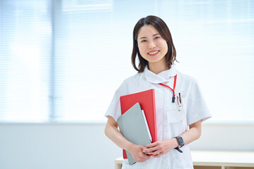 白衣の女性