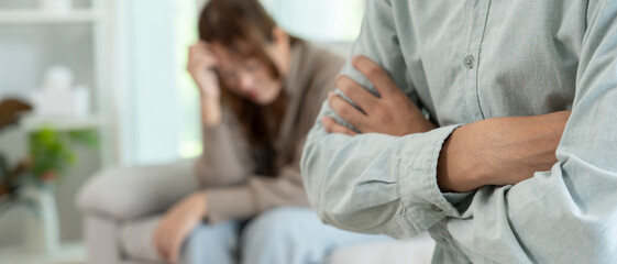 Obraz premium Divorce and quarrels. couples are desperate and disappointed after marriage. Husband and wife are sad, upset and frustrated after quarrels. distrust, love problems, betrayals. family problem.