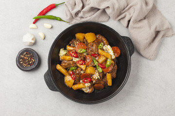  Jjimdak is a dish made by simmering chicken pieces with carrots, potatoes, garlic, peppers, green onions, onions, and glass noodles, and seasoning it with soy sauce or red pepper paste.