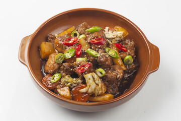  Jjimdak is a dish made by simmering chicken pieces with carrots, potatoes, garlic, peppers, green onions, onions, and glass noodles, and seasoning it with soy sauce or red pepper paste.