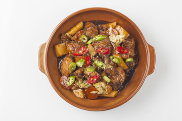  Jjimdak is a dish made by simmering chicken pieces with carrots, potatoes, garlic, peppers, green onions, onions, and glass noodles, and seasoning it with soy sauce or red pepper paste.