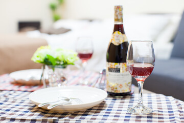 ホームパーティ向けのテーブルセッティング
