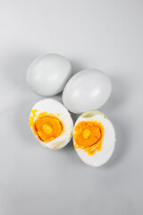 Cracked salted duck eggs and whole eggs
