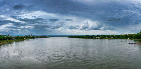 Rheinpanorama bei Mainz
