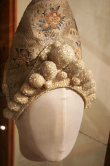 Bridal accessories in the form of a woman's headdress