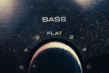 Potentiometer for bass