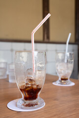 飲み終わったアイスコーヒーのグラス