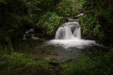 Cascade en Ariège au printemps