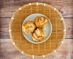 바삭하고 달콤한 파이
