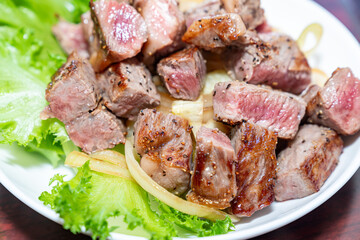 とてもおいしそうなステーキの写真