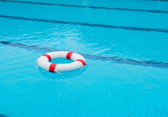 salvagente in piscina