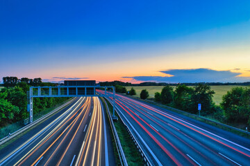 Langzeitbelichtung - Autobahn - Strasse - Traffic - Travel - Background - Line - Ecology - Highway - Long Exposure - Motorway - Night Traffic - Light Trails - High quality photo