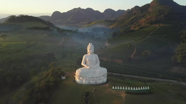 Buda de Ibira&ccedil;u ao amanhecer. Esp&iacute;rito Santo, Brasil.