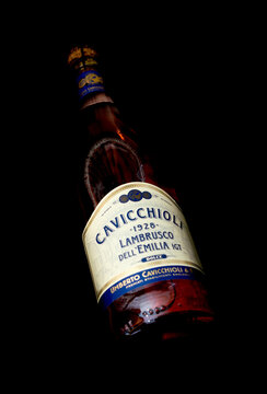 CAVICCHIOLI 1928 Lambrusco dell'Emilia IGT Wine.