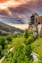 Vista de la ciudad medieval de Cuenca, situada en los acantilados en España.	
