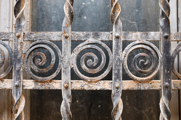 Wrought iron lattice with geometrical details