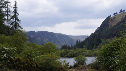 Obraz premium Montanhas e lago