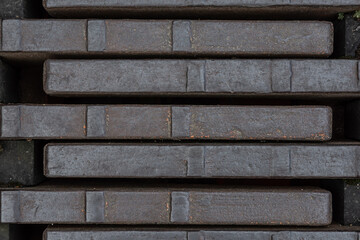 群馬県みどり市で撮影された鉄製グリッド構造のマクロ写真。工業的・無機質な金属素材感が特徴で、背景やテクスチャ素材、建築・産業・製造系イメージなど幅広い用途に対応。

