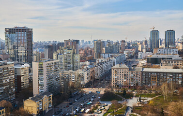 Naklejka premium Sunny Day on Bustling Kyiv Boulevard