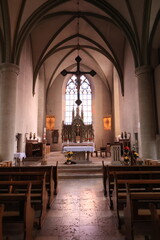 Fototapeta premium Blick in die Propsteikirche St. Petrus und Andreas im Zentrum der Stadt Brilon im Sauerland