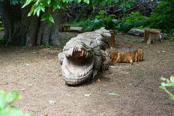 crocodile, sculpture, sensory play for kids, summer garden, cambridge, cambridge botanic gardens, may 2025