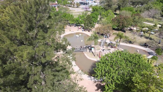 Lago y paseo