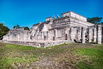 Fototapeta premium Chichen Itza, Mexico, 2019. The Great Temple of the Warriors, a spectacular structure with spacious patios and halls. Built by Toltec conquerors in in 950 AD. 