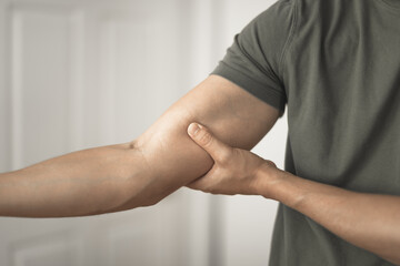 Man with bicep pain muscle soreness 
