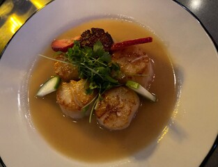 seared scallops with parsley