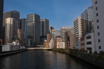 Fototapeta premium 日本、大阪、城市、観光スポット、橋、川、青空、風景、写真素材