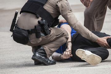"Police Catch the Culprit",Police steel handcuffs,Police arrested,Professional police officer has to be very strong,Officer Arresting.