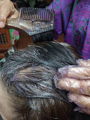 Hair brush, hair dye comb, change hair color
