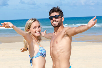 Fototapeta premium a happy couple having beach fun