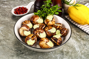 Fresnch escargort with basil butter