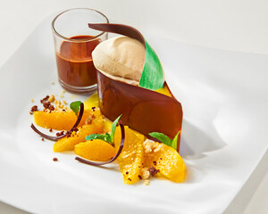 Dessert mit Schokolade und Orangen mit Kakao, Schokolade, fine dining, 