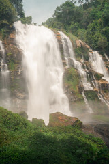 Preciosa cascada en el norte de Tailandia
