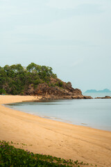 Atardecer mágico en una playa de Tailandia