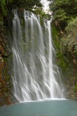 Obraz premium 霧島温泉郷にある丸尾滝