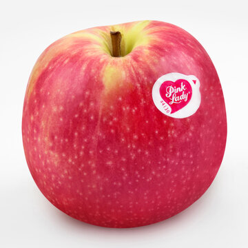 Apfel Pink Lady mit Label Hintergrund weiss