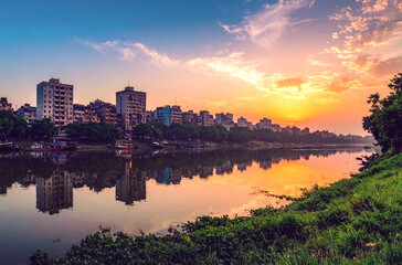 Obraz premium Dhaka Cityscape and River at Golden Hour