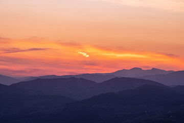 Fototapeta premium Sonnenuntergang in den Bergen