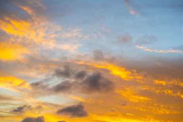 Obraz premium Colourful sunset sky with cloud dramatic sky