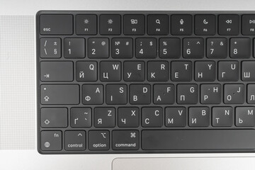 Ergonomic keyboard with a split design, suitable for QWERTY and DVORAK layouts Key labels make it...