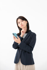 女性　スマートフォン　スマホ　笑顔