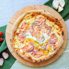 Top view of pizza carbonara