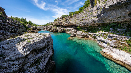 Blaues Wasser im canyon