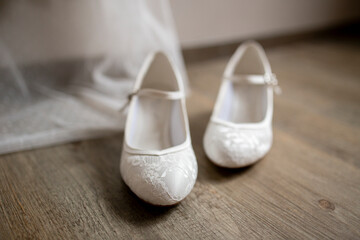 Wei&szlig;e Brautschuhe