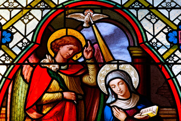 Obraz premium Saint-Pierre church. Stained glass. The Annunciation is the announcement by the angel Gabriel to the Virgin Mary that she will become the mother of Jesus. Chateau Chalon. France.